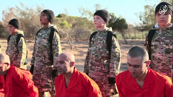 Σοκάρει το νέο βίντεο με παιδιά-δήμιους που δημοσίευσε το Ισλαμικό Κράτος