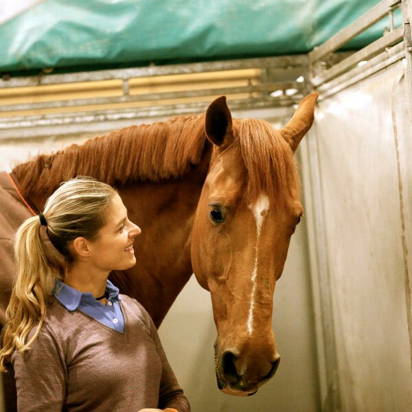 Ρίο: Αθλήτρια της ιππασίας εγκατέλειψε τον αγώνα για να σώσει το άλογό της