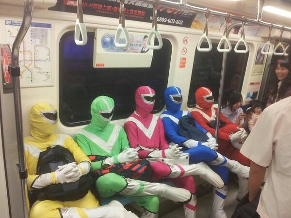 Κάτι περίεργο, τρομαχτικό ή αστείο υπάρχει πάντα στο μετρό