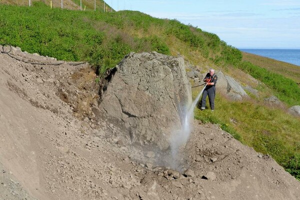 Στην Ισλανδία ξέθαψαν βράχο για να κατευνάσουν τα ξωτικά που εκδικούνταν τους ανθρώπους