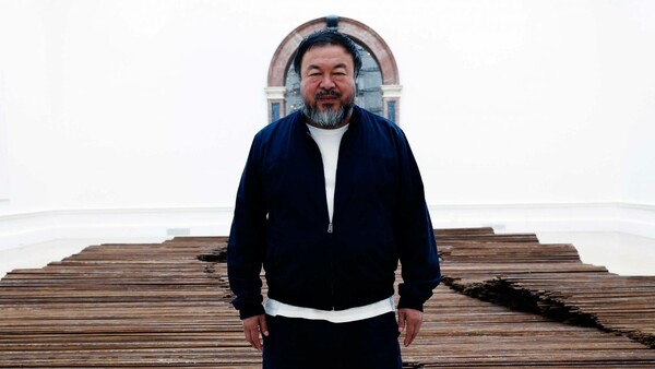 Η Κίνα εξοργίζει τον Ai Weiwei λογοκρίνοντας τη συμμετοχή του σε Μπιενάλε