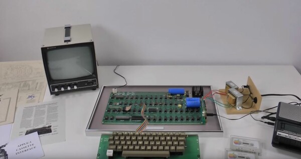 O Apple 1, το «Άγιο Δισκοπότηρο» των υπολογιστών, πωλήθηκε για 815.000 δολάρια