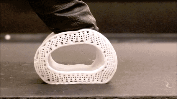 Εκτυπωμένα 3D οστά κατά παραγγελία αποκαθιστούν τα κατάγματα γρήγορα και φθηνά