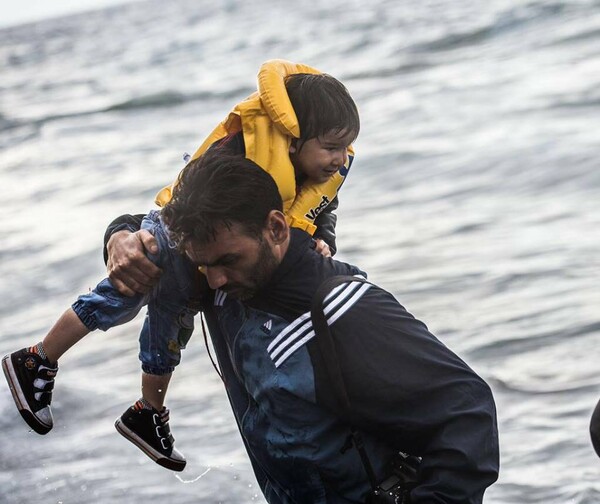 O Έλληνας φωτορεπόρτερ Άρης Μεσσήνης κέρδισε το βραβείο Visa d' or «News»