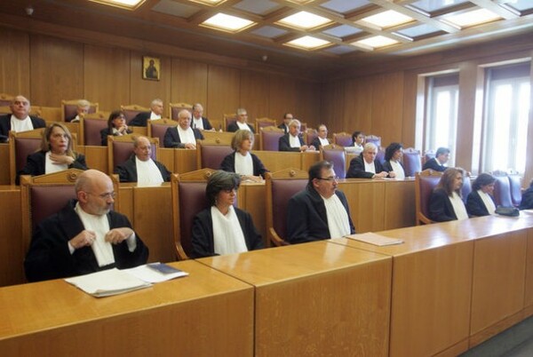 Πέντε δικαστικές Ενώσεις αντιδρούν στις νέες μειώσεις στους μισθούς των δικαστικών