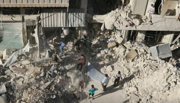 Χερσαίες επιθέσεις στο Χαλέπι - Βόμβες έπληξαν τα δύο μεγάλα νοσοκομεία