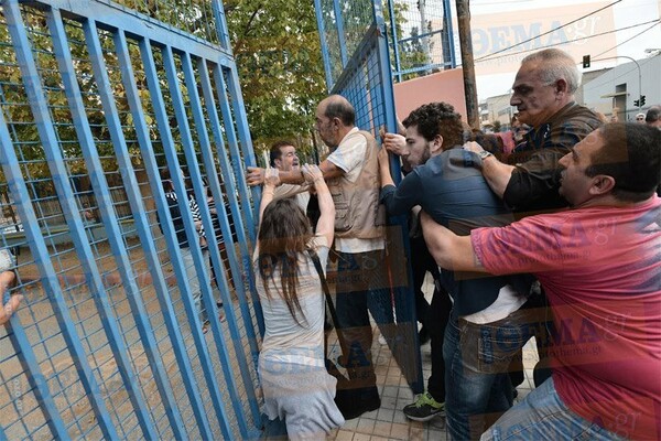 Στο 66ο Γυμνάσιο Αθηνών υπήρξαν γονείς που εμπόδισαν τα προσφυγόπουλα να μπουν στο σχολείο