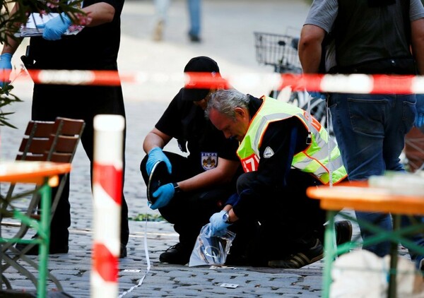 Spiegel: Οι δράστες δύο τρομοκρατικών επιθέσεων καθοδηγούνταν από μέλη του ΙΚ