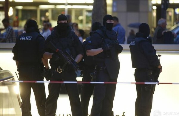 9 οι νεκροί στο Μόναχο - Νύχτα χάους στην πόλη καθώς όλα είναι ρευστά