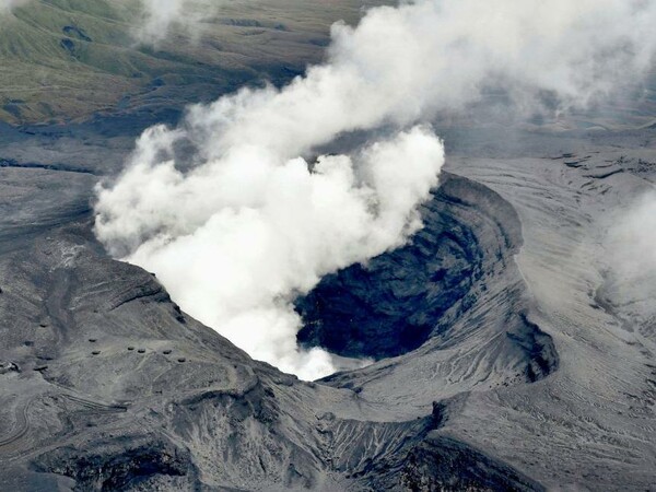 Εξερράγη το μεγαλύτερο ενεργό ηφαίστειο της Ιαπωνίας