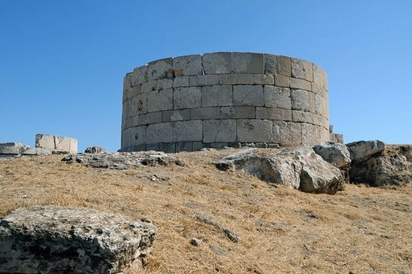 Αναβαθμίζεται ο αρχαιολογικός χώρος της Ηετιώνειας Πύλης στον Πειραιά