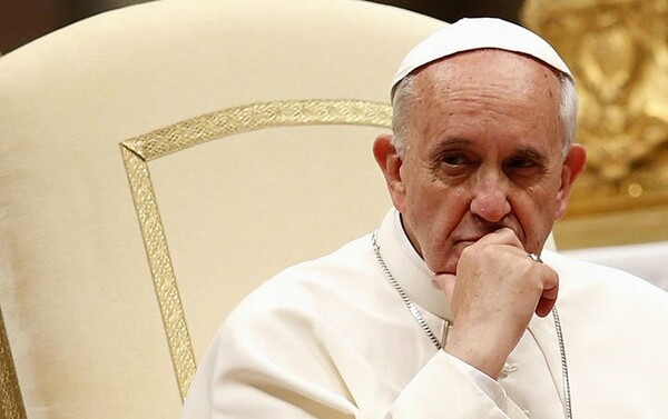 Ο Πάπας καταδίκασε την "βάρβαρη δολοφονία" του ιερέα στη Γαλλία