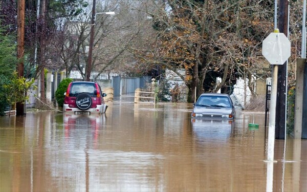 Εκατοντάδες κλήσεις στη Θεσσαλονίκη για πλημμύρες