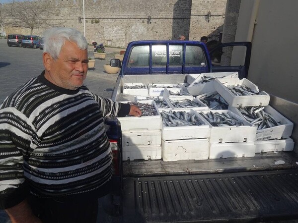 Μουσουλμάνος ψαράς της Ρόδου πρόσφερε χίλια κιλά ψάρια στην εκκλησία