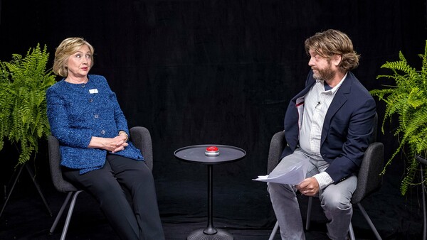 Η Χίλαρι Κλίντον δίνει συνέντευξη στον Ζακ Γαλιφιανάκη - και το αποτέλεσμα είναι ακριβώς οσο ανορθόδοξο φαντάζεστε