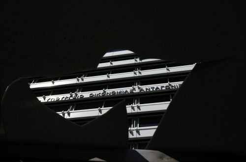 ΥΠΟΙΚ: Υπέρβαση στα έσοδα Ιουλίου. Δεν τίθεται θέμα ενεργοποίησης του κόφτη