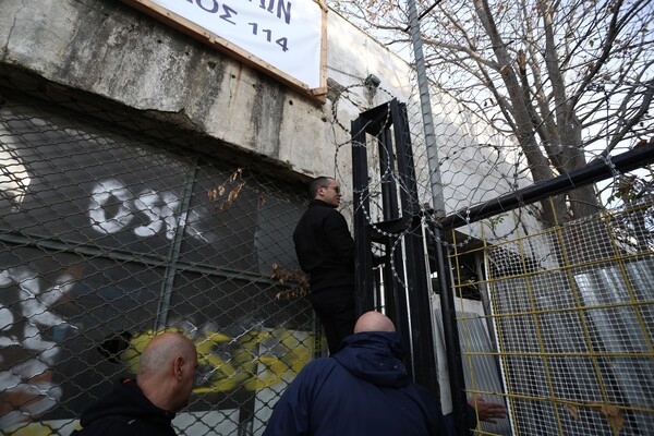 Φωτογραφίες από την αιφνιδιαστική επιχείρηση που έγινε στον Βοτανικό