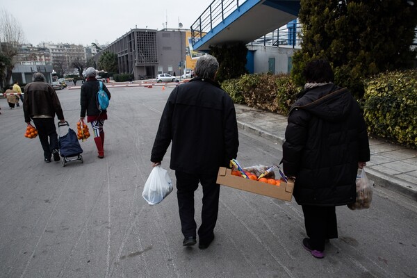Eurostat: Ένας στους τρεις Έλληνες ζει σε συνθήκες φτώχειας