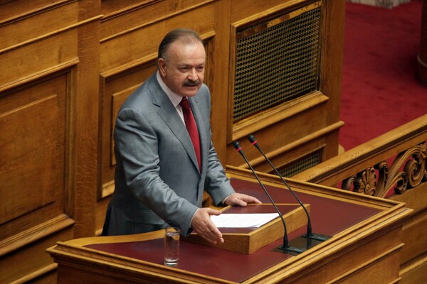 Δ. Σταμάτης: Η τροπολογία για τον αριθμό των αδειών είναι επίσης αντισυνταγματική
