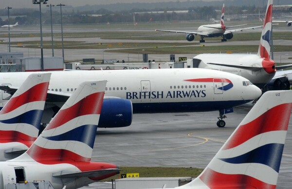 Αναγκαστική προσγείωση αεροπλάνου της British Airways - 25 άτομα στο νοσοκομείο