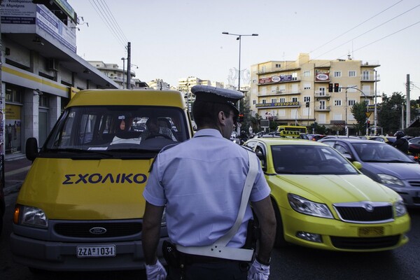 Μπαράζ συλλήψεων για αδικήματα του ΚΟΚ- Ανάμεσά τους και 15 επαγγελματίες οδηγοί ταξί