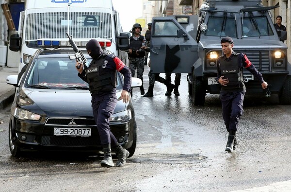 Ιορδανία: Επίθεση ενόπλων κατά αστυνομικών περιπόλων στο Καράκ- Νεκροί και τραυματίες