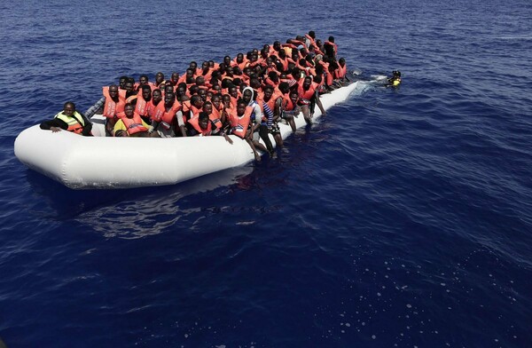 4.901 πρόσφυγες και μετανάστες έχασαν τη ζωή τους στη Μεσόγειο το 2016