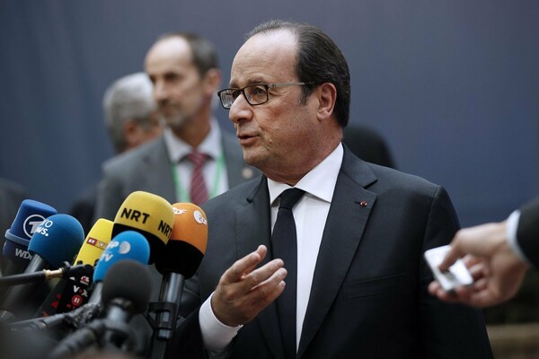 Ολάντ: Να αντιμετωπιστεί η Ελλάδα με αξιοπρέπεια