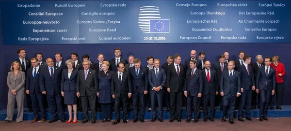 Οι αποφάσεις των 28 στη Σύνοδο: Eνίσχυση εξωτερικών συνόρων και μείωση της παράτυπης μετανάστευσης από την Αφρική