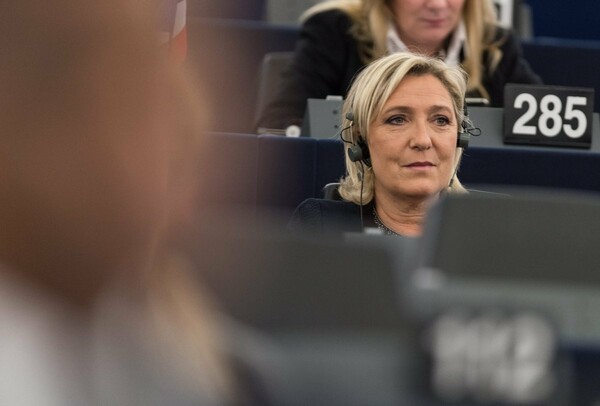 Η ΕΕ ζητά από τη Μαρίν Λεπέν να επιστρέψει 340.000 ευρώ για μισθούς δύο βοηθών της