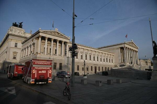 Φωτιά ξέσπασε στο κοινοβούλιο της Βιέννης