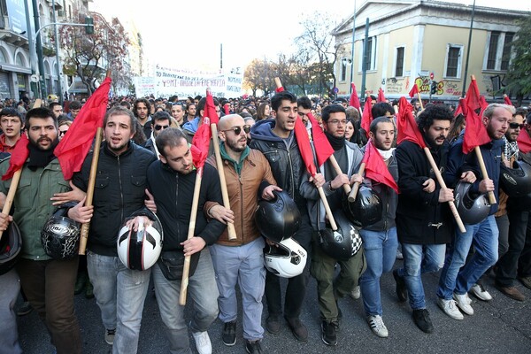 Ξεκίνησε η πορεία προς την αμερικανική πρεσβεία - Δρακόντεια τα μέτρα ασφαλείας