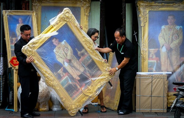 To BBC μετέδωσε πράγματα για τον νέο Βασιλιά της Ταϊλάνδης που δεν άρεσαν και τώρα βρίσκεται σε μεγάλους μπελάδες