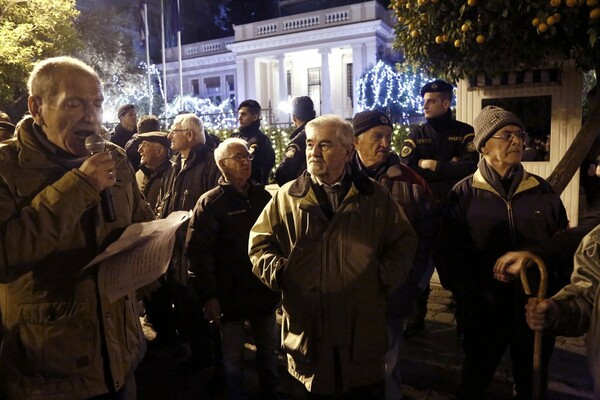 Στο Μαξίμου έφτασαν οι συνταξιούχοι