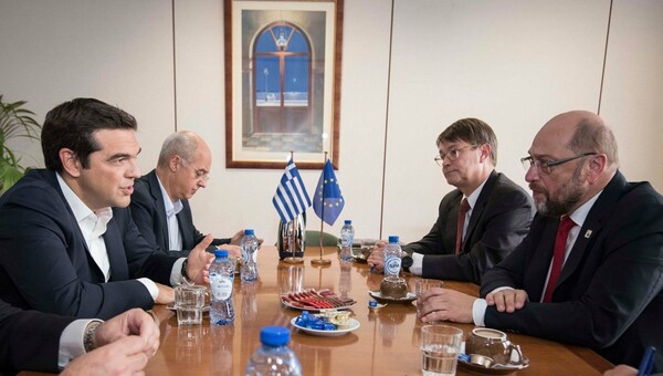 Ο Σουλτς διαψεύδει την ελληνική κυβέρνηση και δηλώνει έκπληκτος με τη διαρροή για πρωτοβουλία του στο θέμα του χρέους