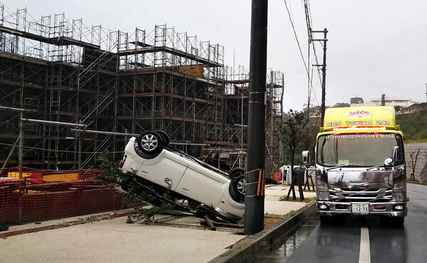 Δεκάδες τραυματίες και τεράστιες καταστροφές από τον τυφώνας Τράμι που σαρώνει την Ιαπωνία