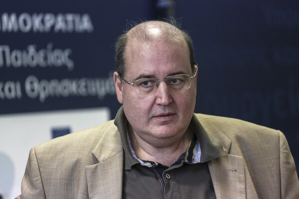 Ο Φίλης απέλυσε τέσσερις εκπαιδευτικούς για πειθαρχικά παραπτωμάτα