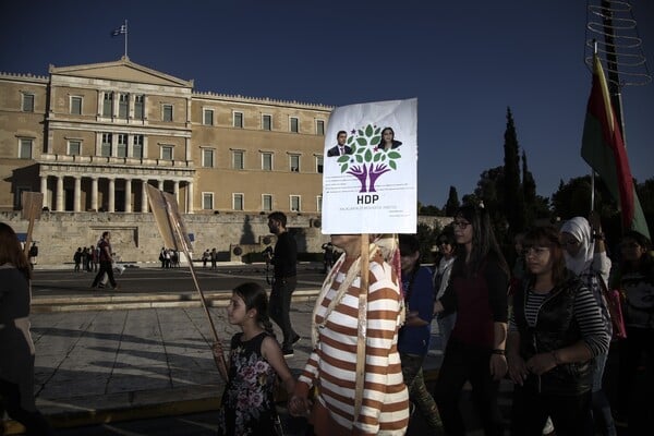 Κούρδοι εναντίον Ερντογάν σε διαδήλωση στο κέντρο της Αθήνας