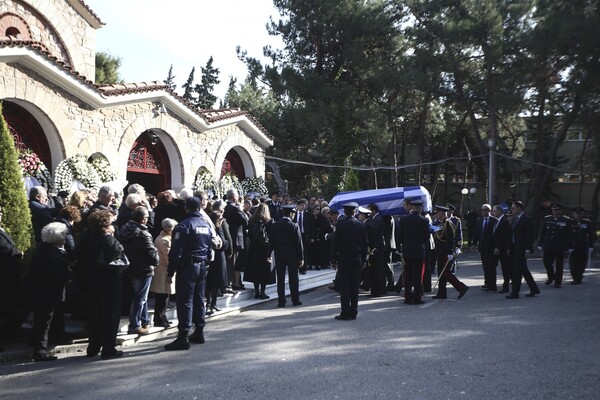 Το τελευταίο αντίο στον Κωστή Στεφανόπουλο