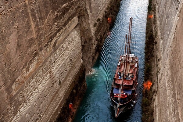 Φωτογραφίες από την κατολίσθηση στον Ισθμό της Κορίνθου