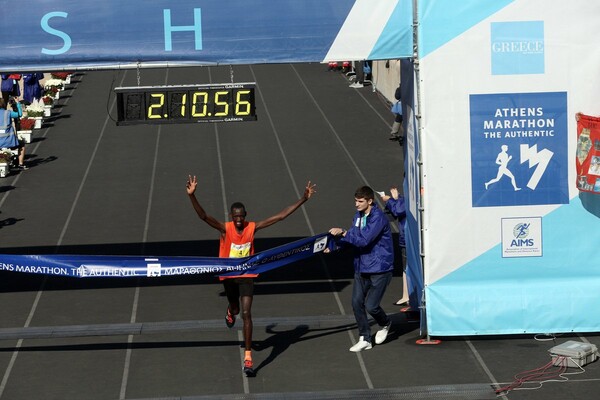 Ο μεγάλος νικητής του 36ου Αυθεντικού Μαραθωνίου της Αθήνας - Ο Κενυάτης Μισόι πρώτος στο Καλλιμάρμαρο