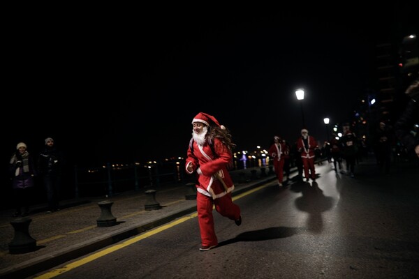 Οι Santa Runners τρέχουν στο κέντρο της Θεσσαλονίκης για καλό σκοπό