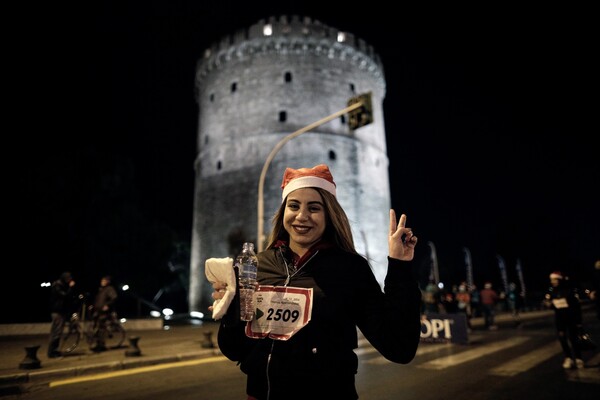 Οι Santa Runners τρέχουν στο κέντρο της Θεσσαλονίκης για καλό σκοπό