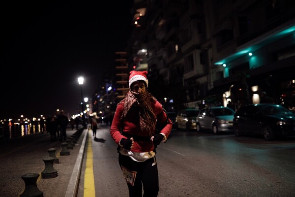 Οι Santa Runners τρέχουν στο κέντρο της Θεσσαλονίκης για καλό σκοπό