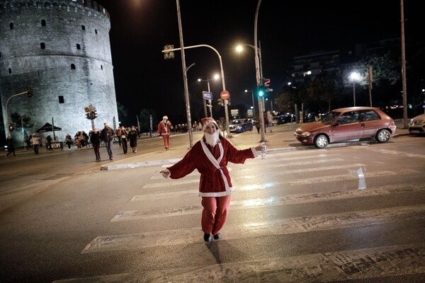 Οι Santa Runners τρέχουν στο κέντρο της Θεσσαλονίκης για καλό σκοπό