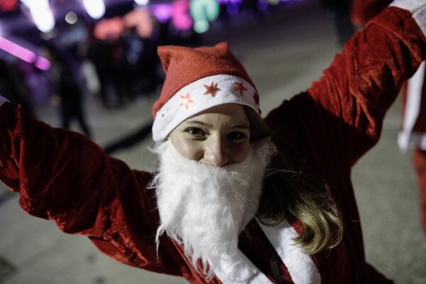 Οι Santa Runners τρέχουν στο κέντρο της Θεσσαλονίκης για καλό σκοπό