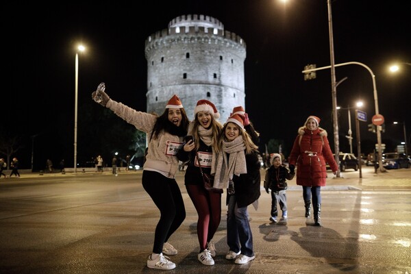 Οι Santa Runners τρέχουν στο κέντρο της Θεσσαλονίκης για καλό σκοπό