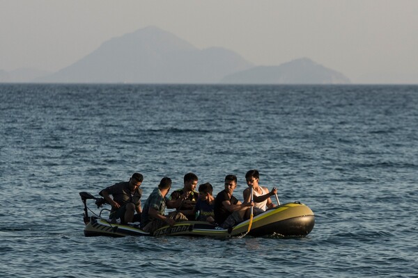 Μηδενικές οι ροές προσφύγων στα νησιά ενώ 10.384 άνθρωποι παραμένουν εγκλωβισμένοι