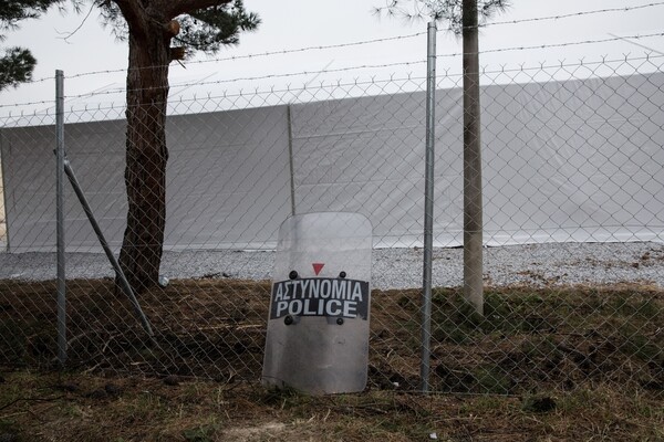 Έντονη ανησυχία της Κομισιόν για τους εμπειρογνώμονες που εργάζονται σε hot spot στα ελληνικά νησιά
