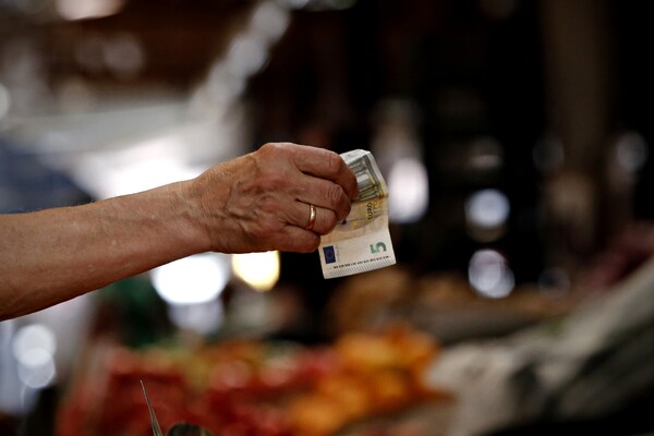 Σε ελεύθερη πτώση η λιανική αγορά- Βουτιά στις πωλήσεις από ρούχα μέχρι είδη πρώτης ανάγκης
